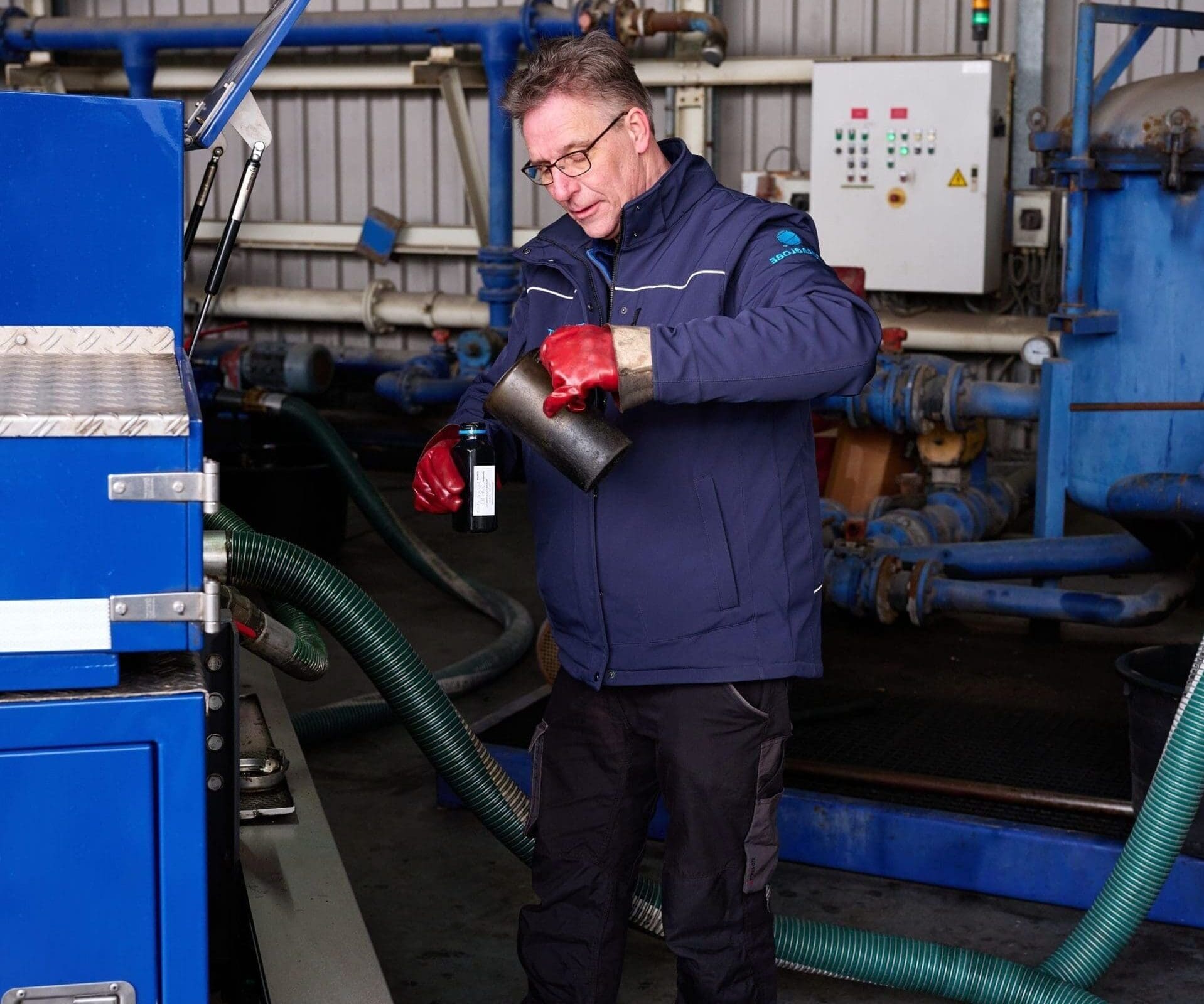 Olie recyclen - van inzameling tot nieuw smeermiddel